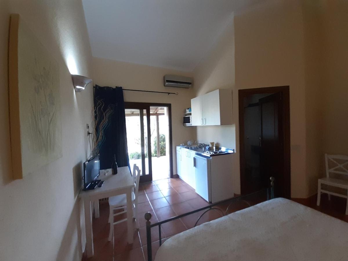 Agriturismo Campesi Casale Tra Le Vigne 아글리엔투 외부 사진