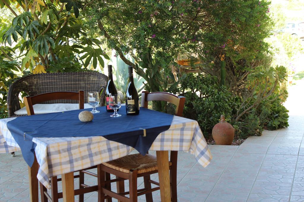 Agriturismo Campesi Casale Tra Le Vigne 아글리엔투 외부 사진