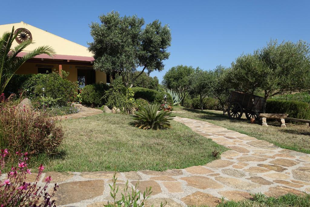 Agriturismo Campesi Casale Tra Le Vigne 아글리엔투 외부 사진