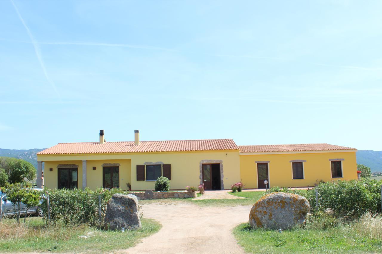 Agriturismo Campesi Casale Tra Le Vigne 아글리엔투 외부 사진