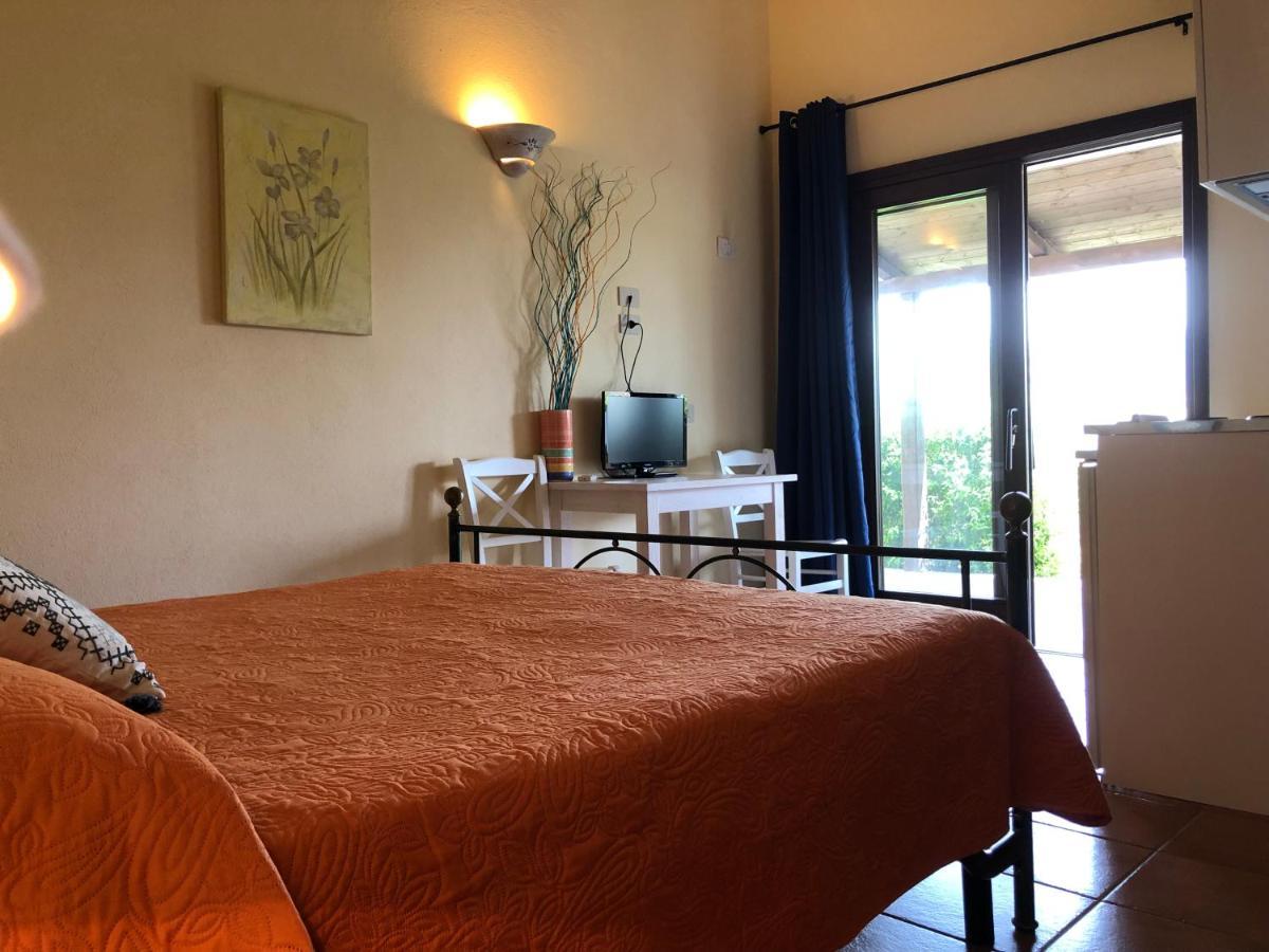 Agriturismo Campesi Casale Tra Le Vigne 아글리엔투 외부 사진